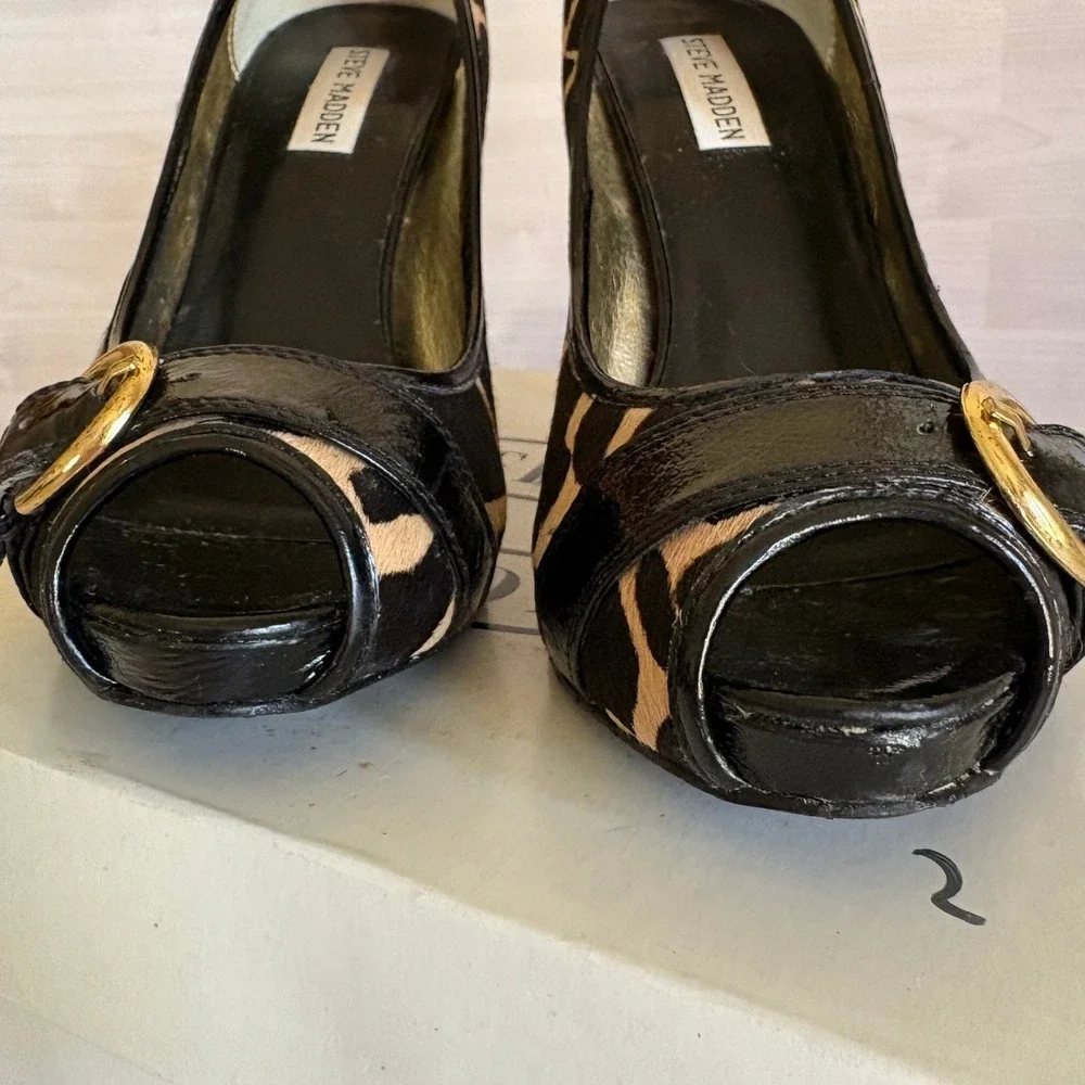 Steve Madden Womens Lezlie Peep Toe Pumps Giraffe Print Calf Hair Buckle Size 9M